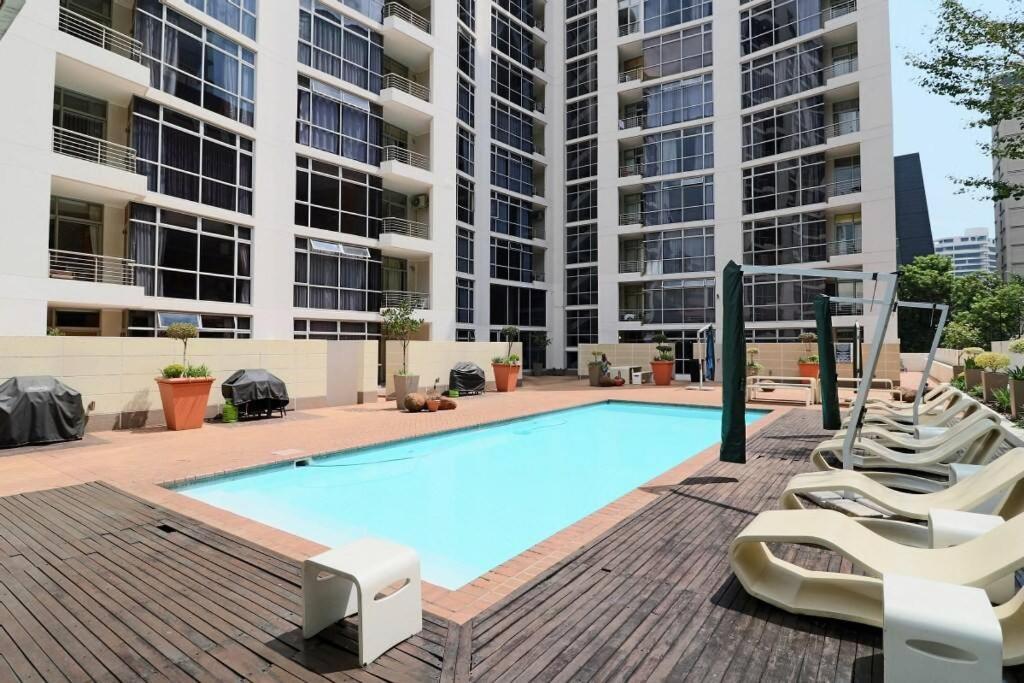 Upmarket Sandton Hydro Park Apartments Йоханнесбург Экстерьер фото